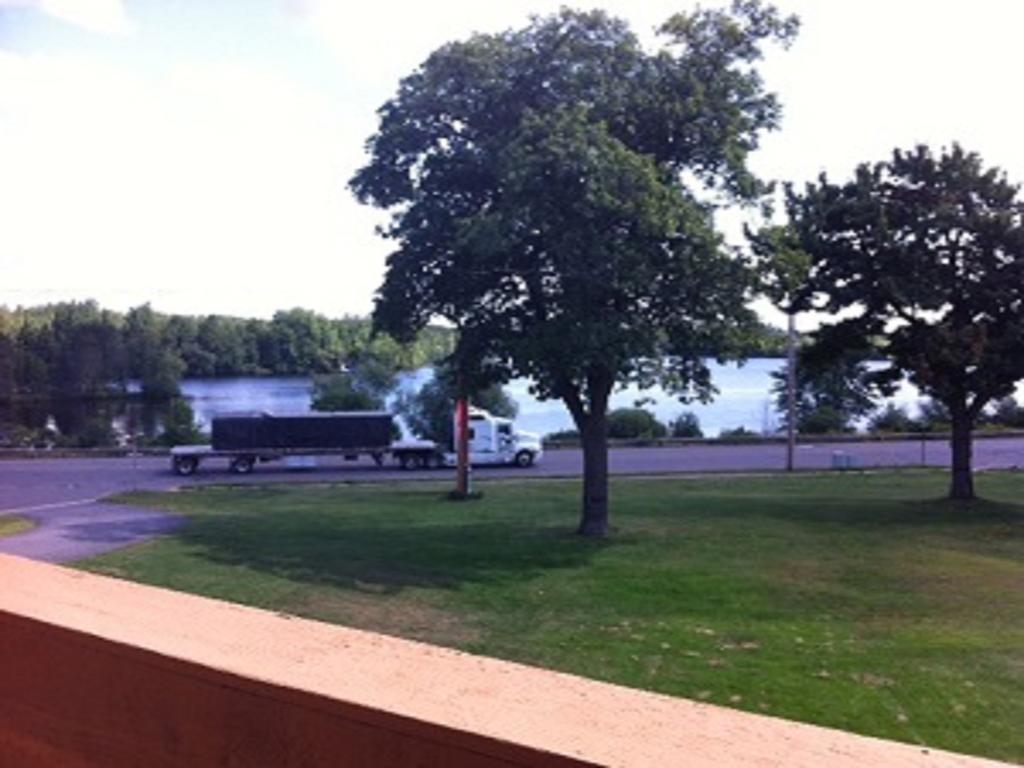 Timber Inn Motel Phillips Eksteriør billede