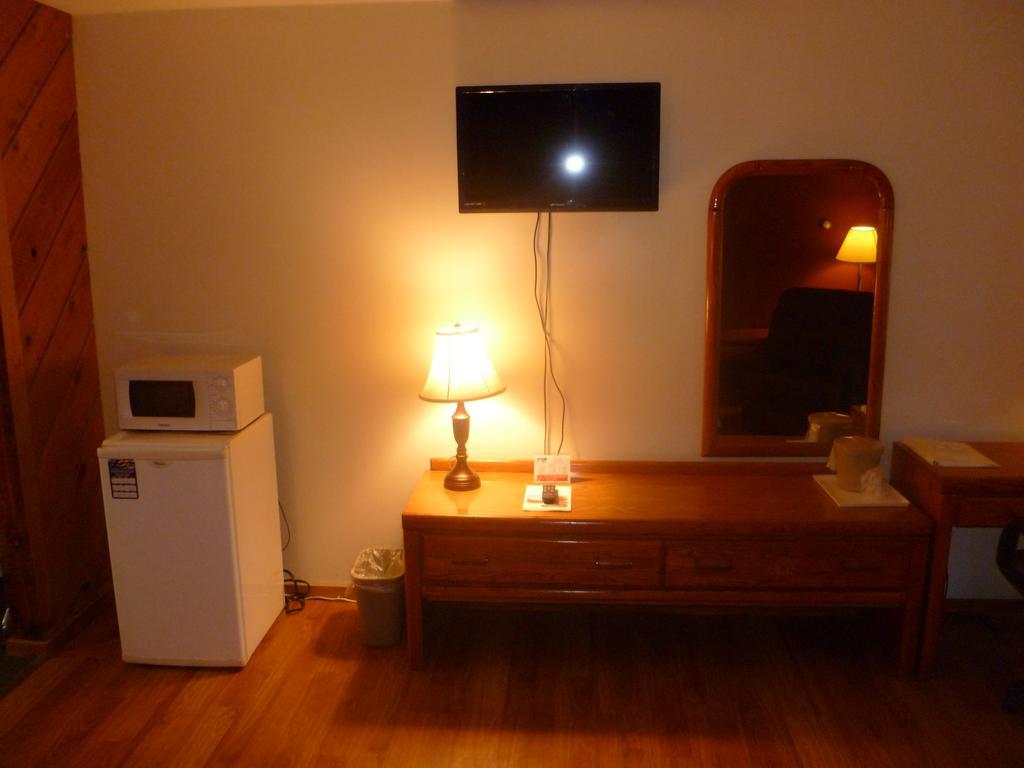 Timber Inn Motel Phillips Eksteriør billede